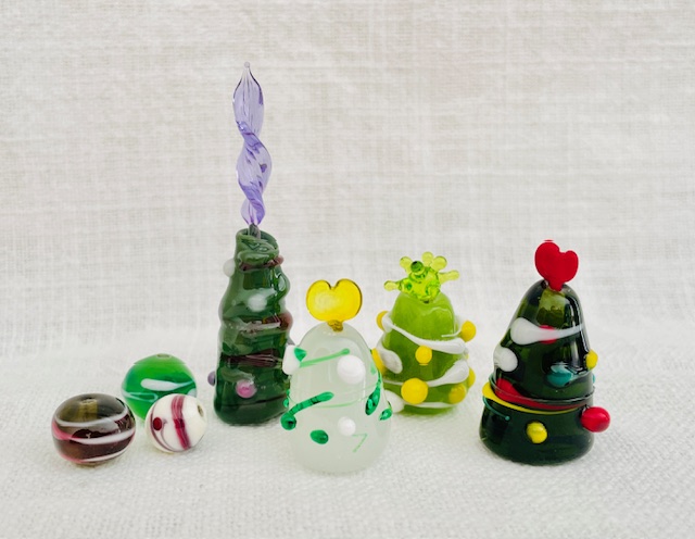 「とんぼ玉体験：クリスマスツリーのガラス細工ととんぼ玉作り」の申込受付を開始しました